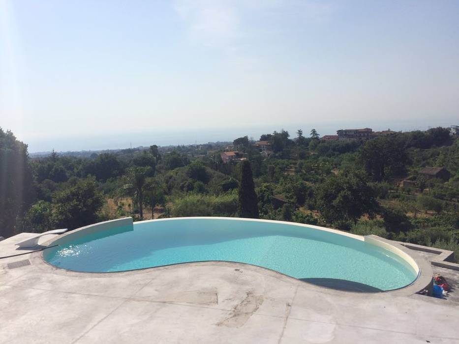 Piscina forma libera SICILY POOL SRL Piscina a sfioro Cemento armato piscina all'aperto,forma libera