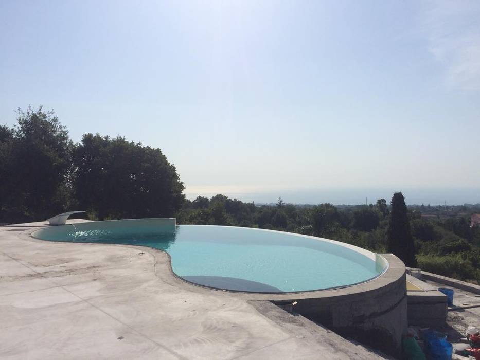 Piscina sfioro parziale , SICILY POOL SRL SICILY POOL SRL Infinity pool Reinforced concrete