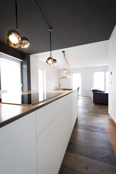 Offene Küche und Heimkino, hysenbergh GmbH | Raumkonzepte Duesseldorf hysenbergh GmbH | Raumkonzepte Duesseldorf Kitchen