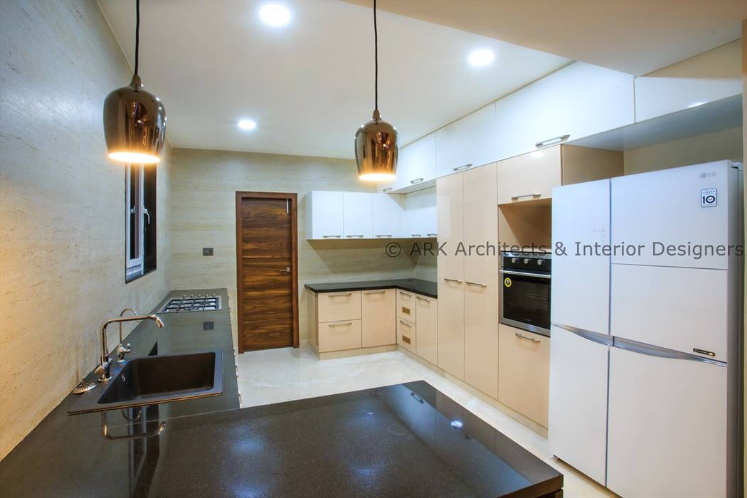 Flat at VIP Road, Visakhapatanam, ARK Architects & Interior Designers ARK Architects & Interior Designers Built-in kitchens