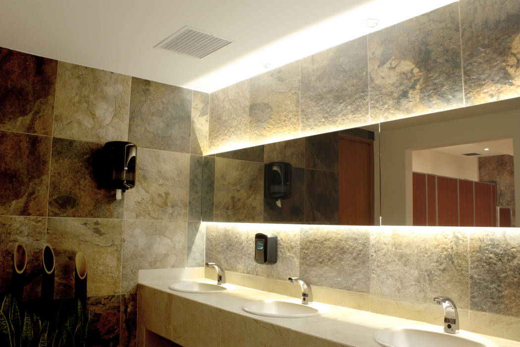 homify Classic style bathrooms Fittings