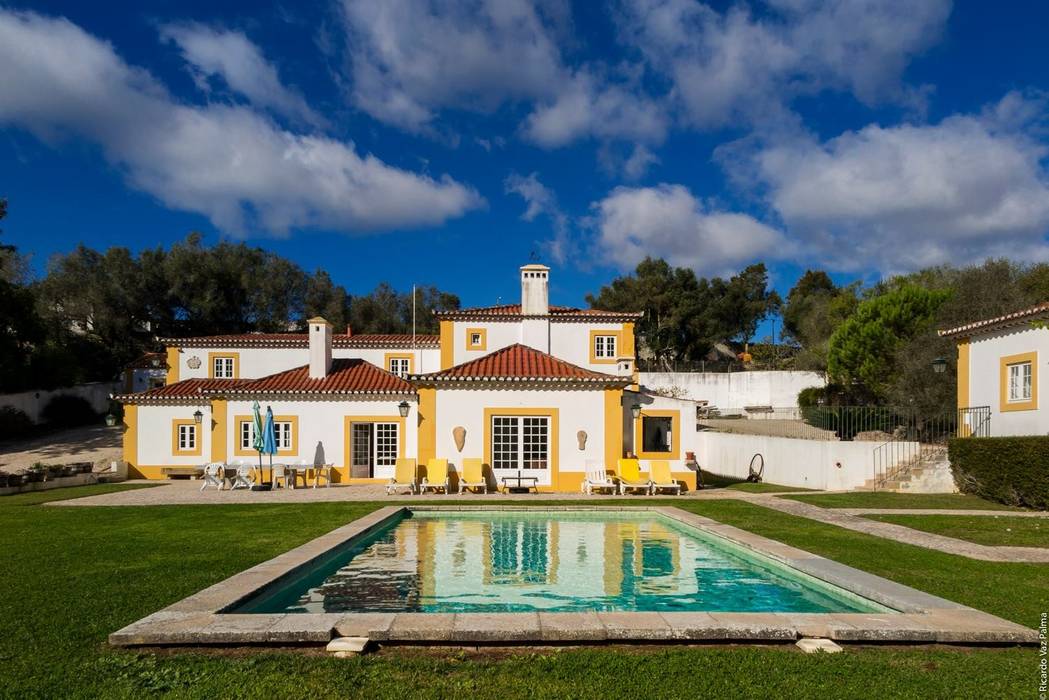 projeto de decoração de um alojamento local em Sintra - Quinta do Pé Descalço, Officina Boarotto Officina Boarotto Piscinas de estilo rústico