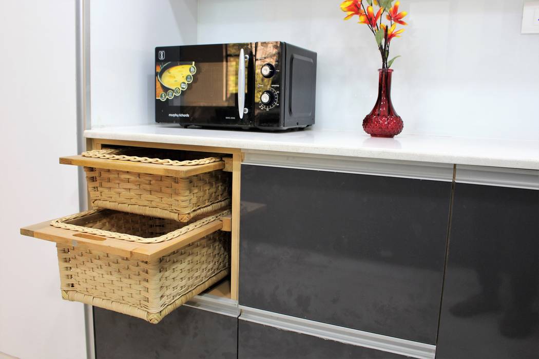 Added wicker baskets for utility and beauty Easyhomz Interiors Pvt Ltd Small kitchens Engineered Wood Transparent modular kitchen,noida