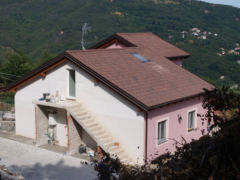 CASA TRADIZIONALE COMUNE DI SAVONA, Sangallo srl Sangallo srl Chalés e casas de madeira Madeira Efeito de madeira