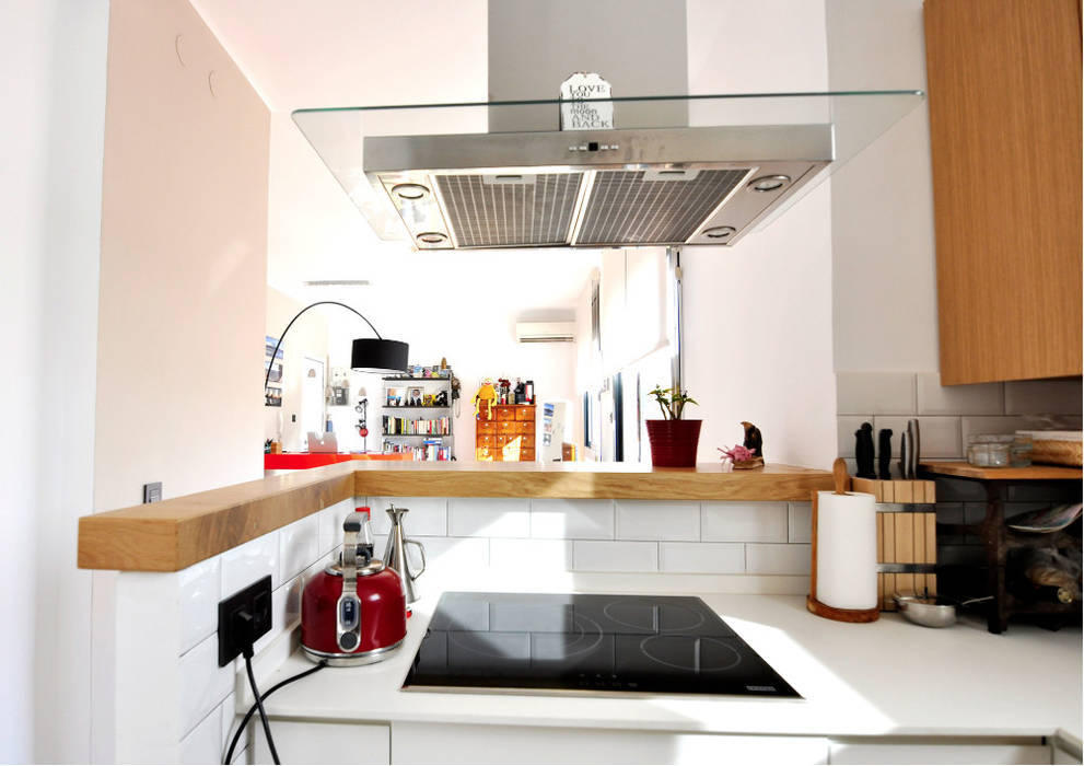 Rehabilitación y adecuación de un piso en Barcelona, JSV-Architecture JSV-Architecture Small kitchens