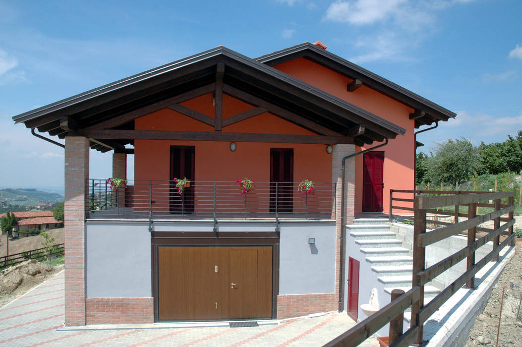 CASA TRADIZIONALE COMUNE DI CUNEO, Sangallo srl Sangallo srl Casas de madera Madera Acabado en madera