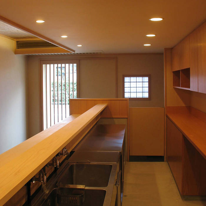 厨房配置 一級建築士事務所 ネストデザイン 商業空間 木 木目調 厨房,割烹店,日本料理店,レストラン