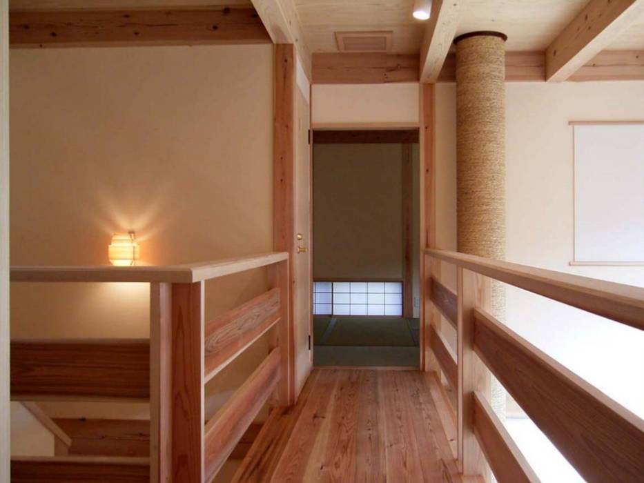 2階廊下〜正面は和室 一級建築士事務所 ネストデザイン 和のアイテム 木 木目調