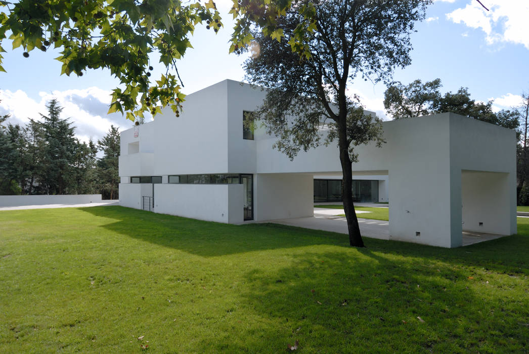 Construir vivienda unifamiliar en Madrid, arquitectura Otto Medem Arquitecto vanguardista en Madrid Casas de estilo minimalista