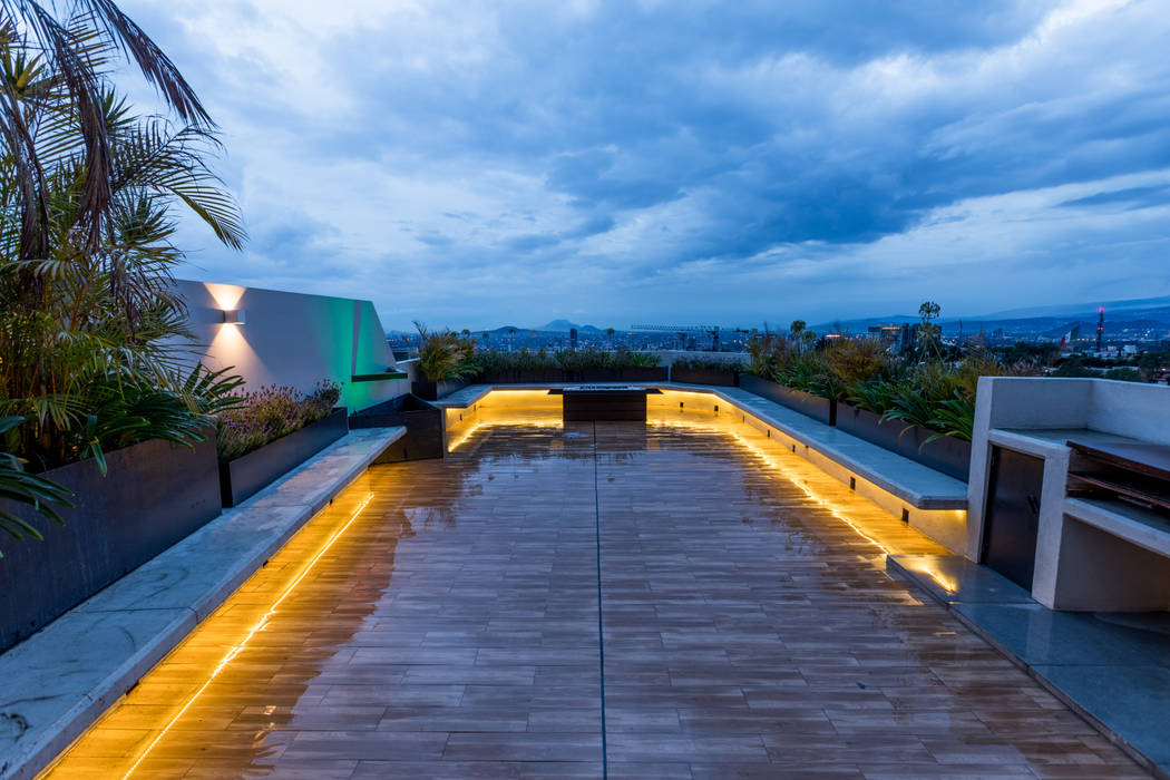 16. ROOF GARDEN , TARE arquitectos TARE arquitectos Balkon, Beranda & Teras Modern