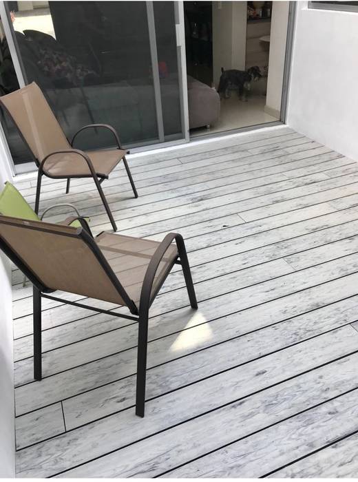 Piso de material WPC (Wood Plastic Composite), Interiorismo 3P Interiorismo 3P Pisos