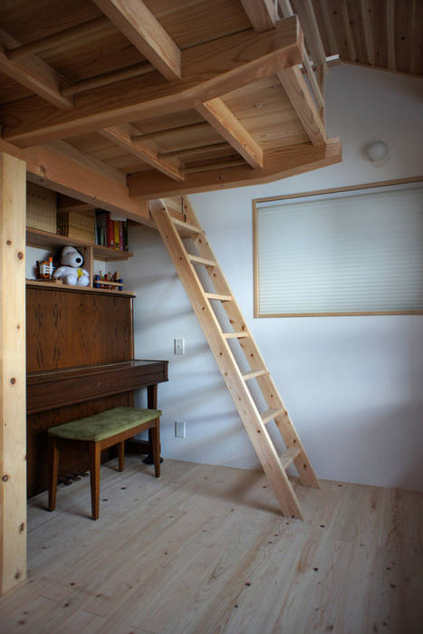 『紫竹の家』 子供部屋, 一級建築士事務所 ネストデザイン 一級建築士事務所 ネストデザイン Girls Bedroom Wood Wood effect