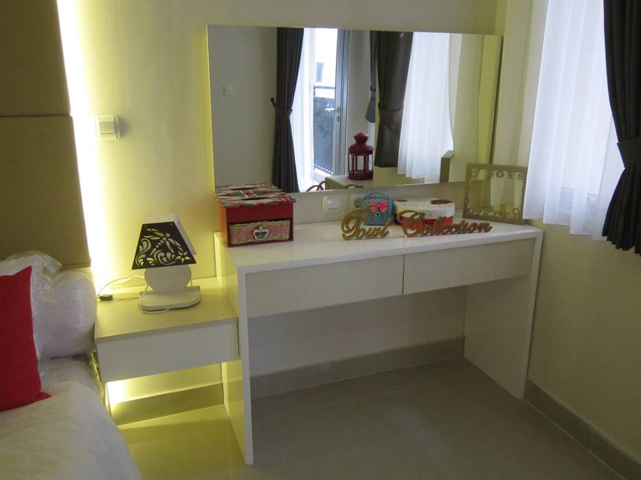 Sudirman Suite Tipe Studio, POWL Studio POWL Studio Minimalist bedroom Bedside tables