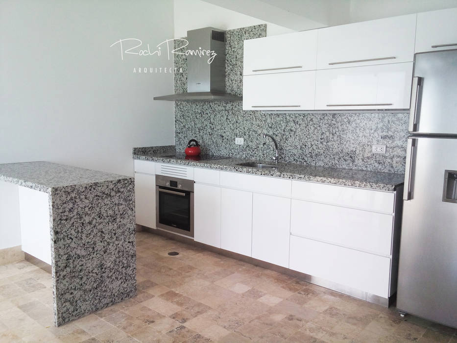 COCINA INTEGRADA EN LA PLAYA, Estudio R&R Estudio R&R ครัวสำเร็จรูป