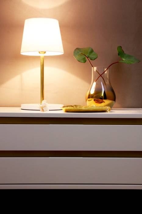 Habitação, Vizela, MIA arquitetos MIA arquitetos غرفة نوم MDF Bedside tables