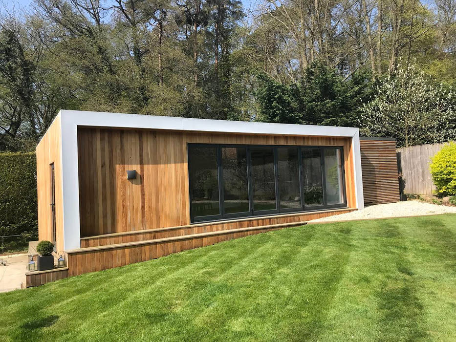 Large and Modern garden room project: Beconsfield, London, Modern garden rooms ltd Modern garden rooms ltd 庭院遮陽棚