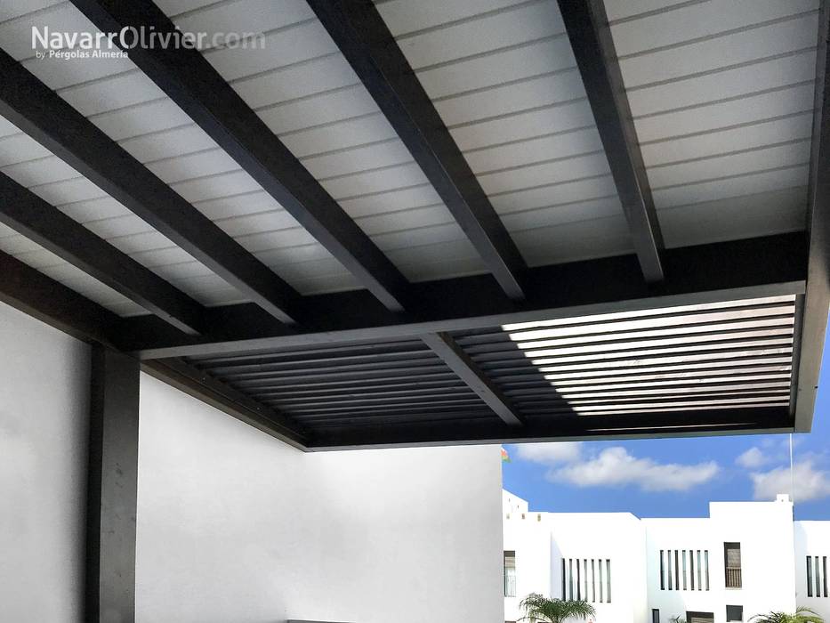 pérgola de sombraje mixta navarrolivier balcones y terrazas de estilo