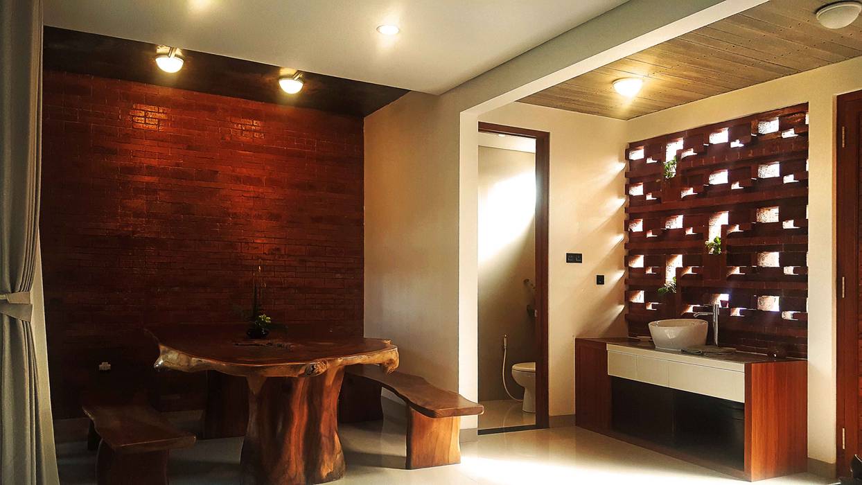 Cattleya Art Studio & Residence, Mandalananta Studio Mandalananta Studio Tropical style dining room Bricks