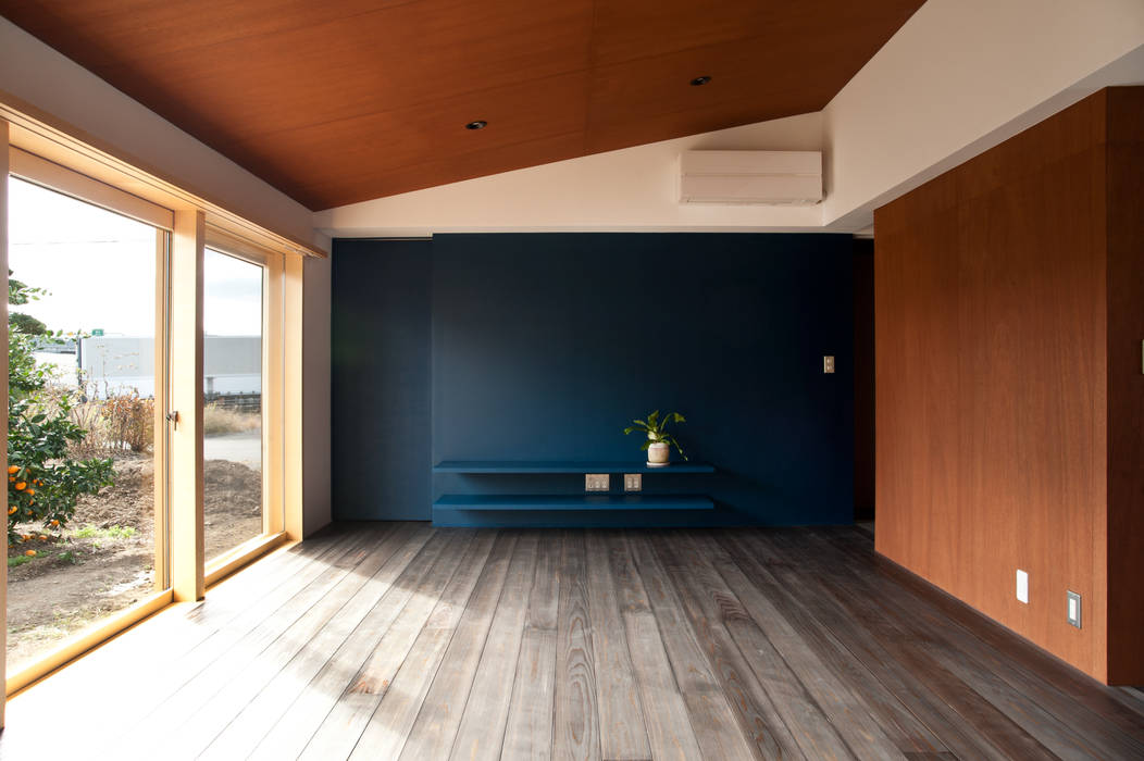 横山浩之建築設計事務所 Living Room Blue Homify