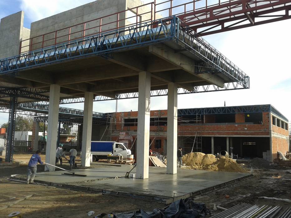 Estación de Combustibles, Oficinas Administrativas y Local Comercial en Acceso Oeste Arq. Fernando Rodriguez & Asociados Casas industriales