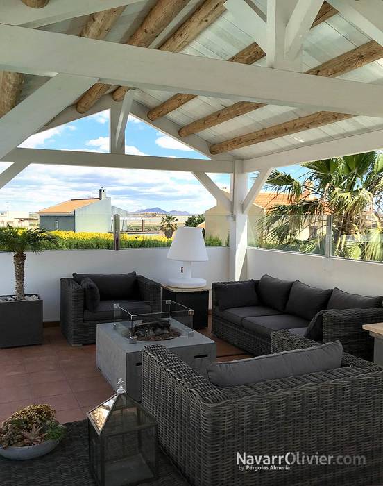 Pérgola en madera y brezo, NavarrOlivier NavarrOlivier Lean-to roof Wood Wood effect