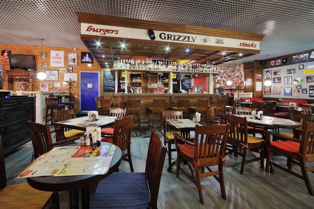 Grizzly Bar, Novik Design Novik Design مساحات تجارية بار/ ملهى ليلي