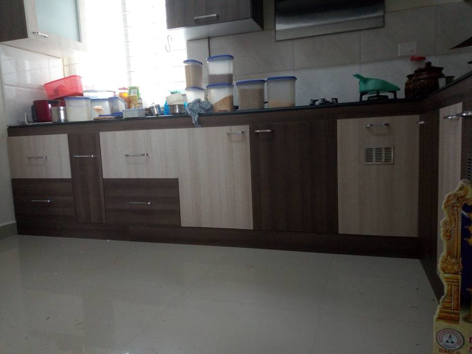 MODULAR KITCHEN, TI CONSTRUCTION AND INTERIORS TI CONSTRUCTION AND INTERIORS Kitchen units Plywood