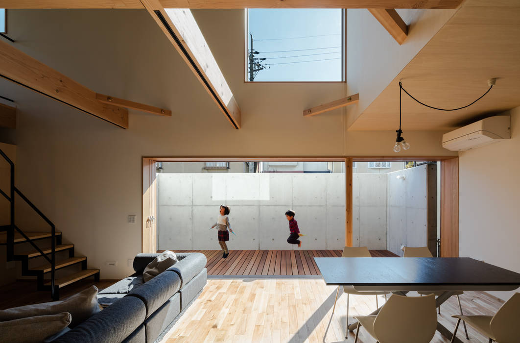 S-house, coil松村一輝建設計事務所 coil松村一輝建設計事務所 Minimalist balcony, veranda & terrace