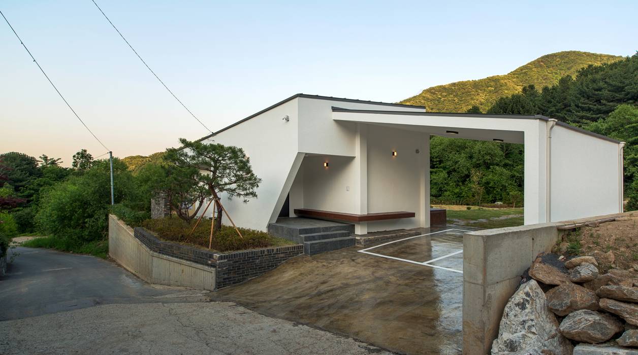 곤지암 단독주택-'품', (주)건축사사무소 더함 / ThEPLus Architects (주)건축사사무소 더함 / ThEPLus Architects Bungalows