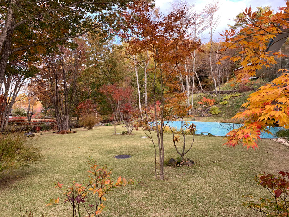 富士桜高原の庭, （有）ハートランド （有）ハートランド Jardins de fachada