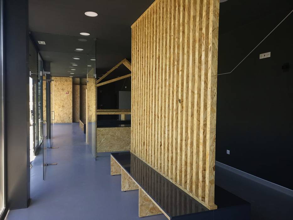 Hospital Veterinário do Bom Jesus, MIA arquitetos MIA arquitetos พื้นที่เชิงพาณิชย์ แผ่นไม้อัด OSB โรงพยาบาล