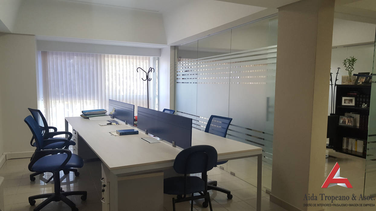 ESTUDIO DE ABOGADOS, Aida tropeano& Asociados Aida tropeano& Asociados Modern study/office Accessories & decoration