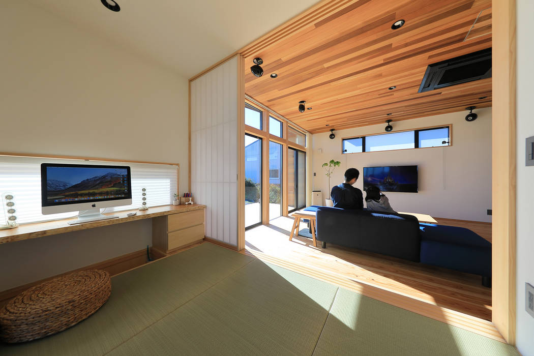 清武町の家～素材感を愉しむ家～, ㈱ライフ建築設計事務所 ㈱ライフ建築設計事務所 Study/office Wood Wood effect