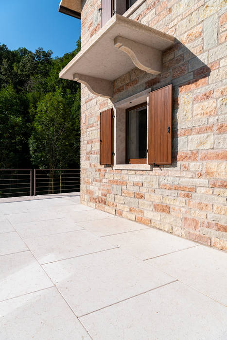 Rustico in Lessinia (Verona), Quintarelli Pietre e Marmi Srl Quintarelli Pietre e Marmi Srl Floors Stone