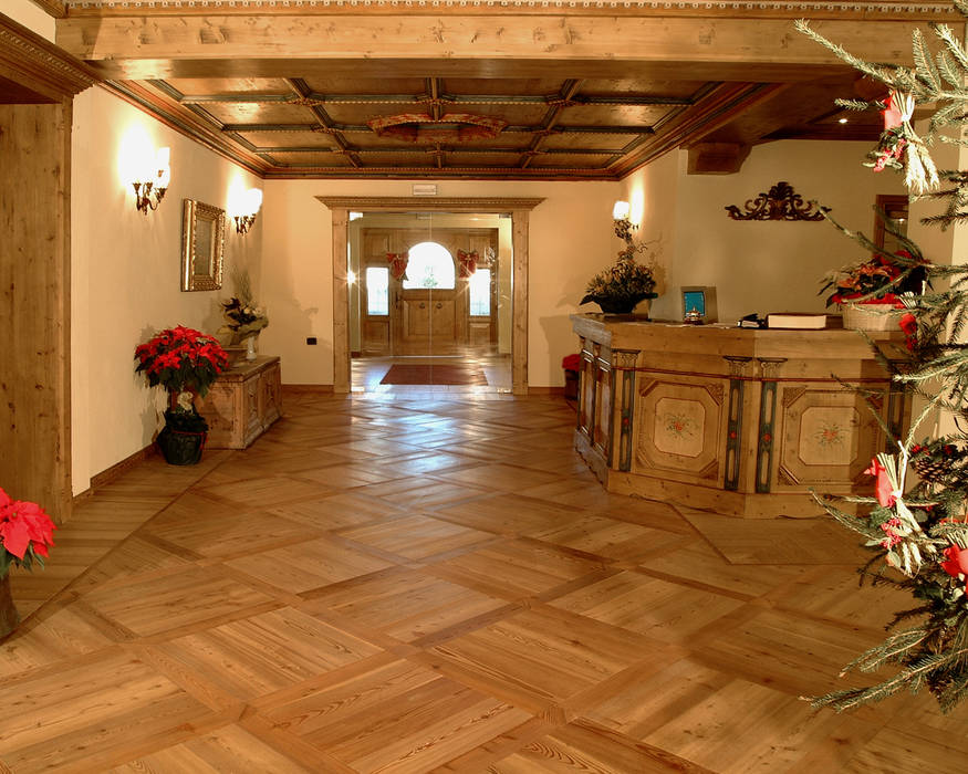 ANTICO E' SRL, antico E' antico E' Commercial spaces Wood Wood effect Hotels