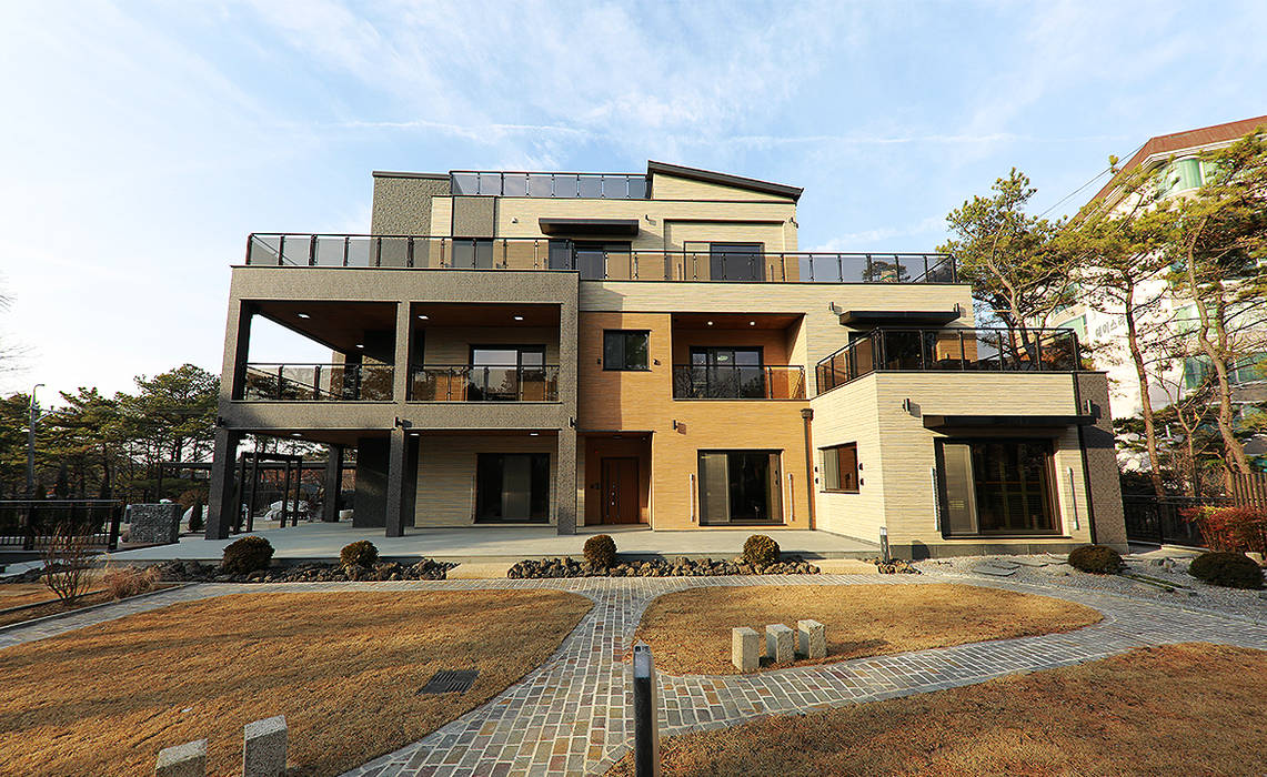 넓은 테라스가 있는 철근콘크리트 주택 (경기도 용인시), 더존하우징 더존하우징 Multi-Family house