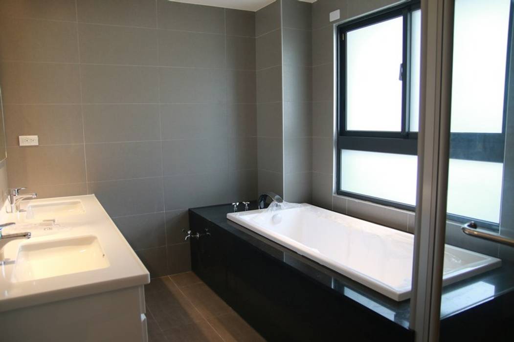 雙人洗手台與浴缸 勻境設計 Unispace Designs 現代浴室設計點子、靈感&圖片