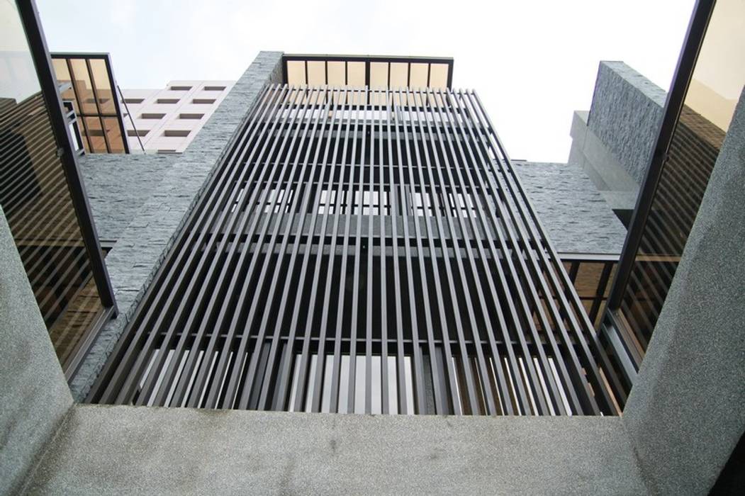 台中市南區的現代電梯別墅, 勻境設計 Unispace Designs 勻境設計 Unispace Designs วิลล่า