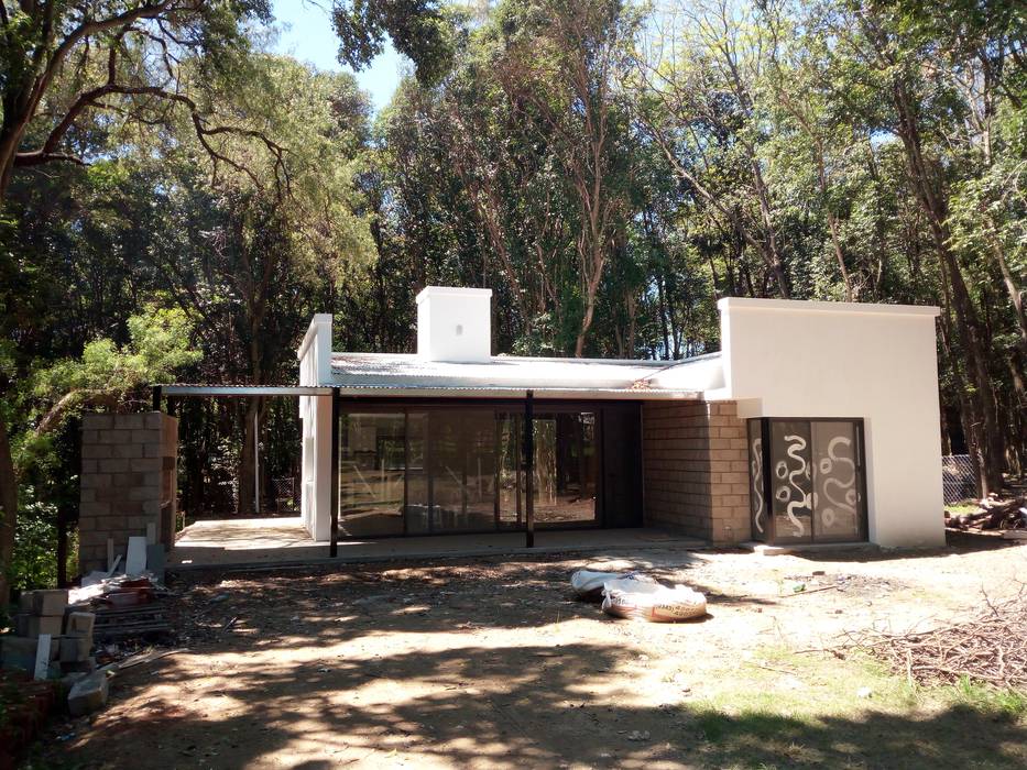 Vivienda unifamiliar de retiro, ubicada en el predio de El Molino de la ciudad de Victoria., Marcelo Manzán Arquitecto Marcelo Manzán Arquitecto Casas rurales