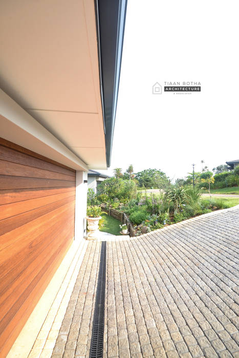 Estate Living 1_ Ballito, KZN, Tiaan Botha Architecture & Associates Tiaan Botha Architecture & Associates Single family home Wood Wood effect