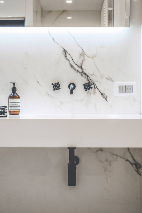 main bathroom marble calacatta gold total look MODO Architettura Eclectic style bathrooms