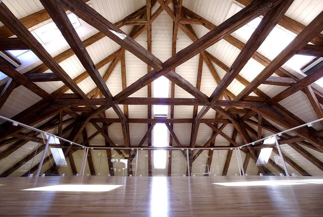 Gemeindebibliothek, Gemeindearchiv und Trauungssaal im alten Pfarrhaus in Pöcking, WSM ARCHITEKTEN WSM ARCHITEKTEN Roof