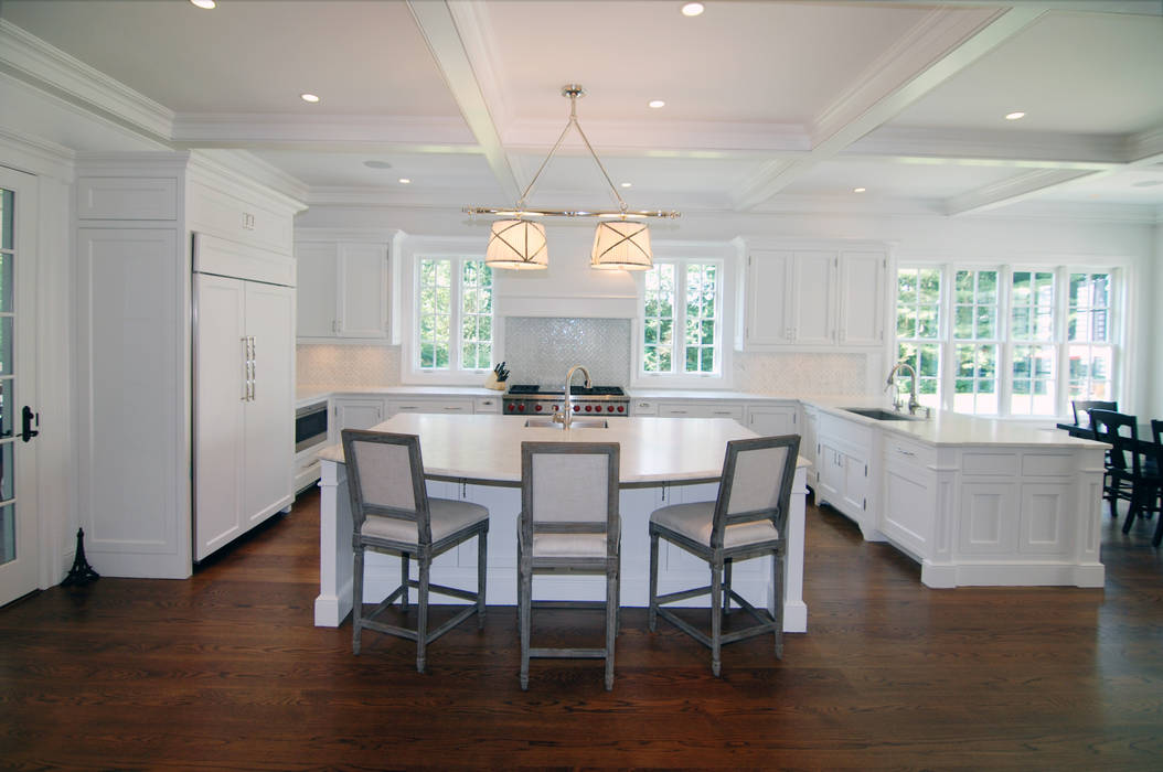 Custom Colonial Home, Westport CT by DeMotte Architects DeMotte Architects, P.C. Colonial style kitchen