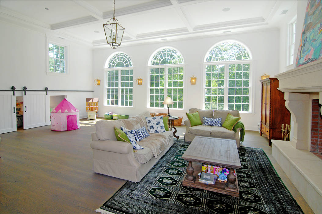 Custom Colonial Home, Westport CT by DeMotte Architects DeMotte Architects, P.C. Colonial style living room