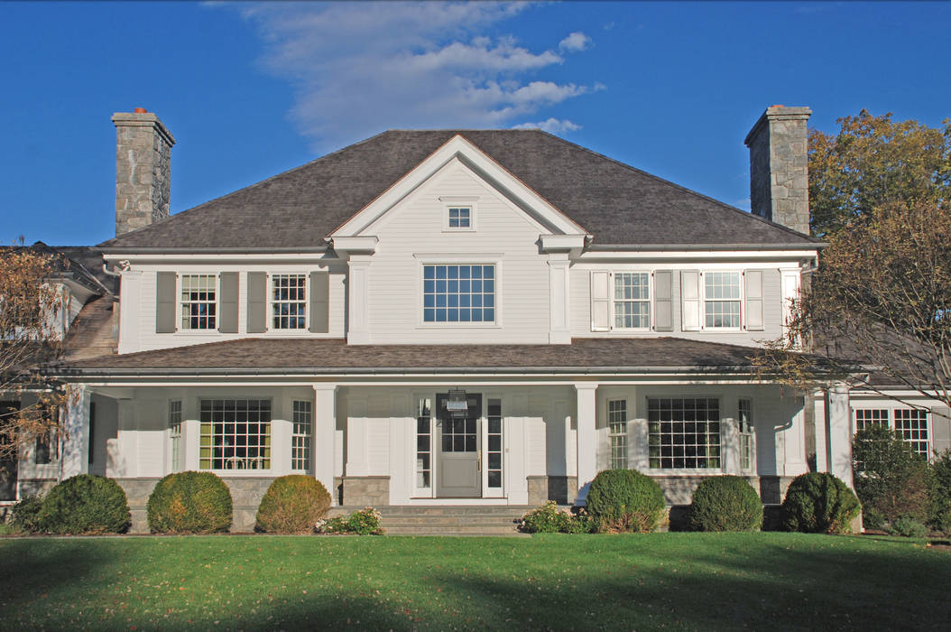 Colonial Spec House, Greenwich, CT by DeMotte Architects DeMotte Architects, P.C. 房子