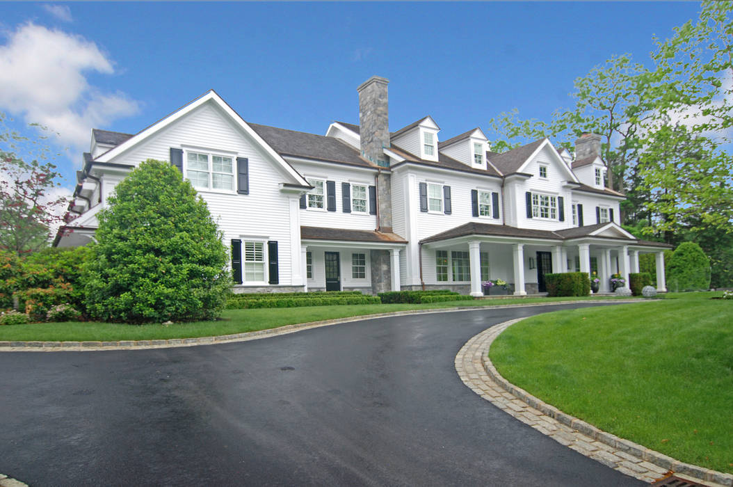 Custom Colonial, Greenwich, CT by DeMotte Architects DeMotte Architects, P.C. Colonial style houses