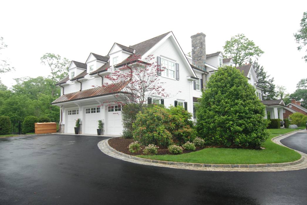 Custom Colonial, Greenwich, CT by DeMotte Architects DeMotte Architects, P.C. Colonial style house