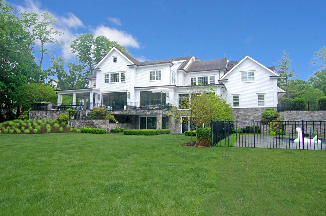 Custom Colonial, Greenwich, CT by DeMotte Architects DeMotte Architects, P.C. Houses