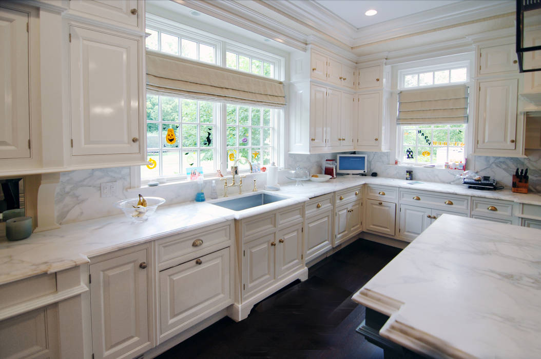 Georgian Colonial, Greenwich, CT by DeMotte Architects DeMotte Architects, P.C. Classic style kitchen