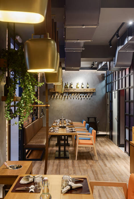 BULL Butcher and Wine. Steakhouse interior, YUDIN Design YUDIN Design Espacios comerciales Restaurantes